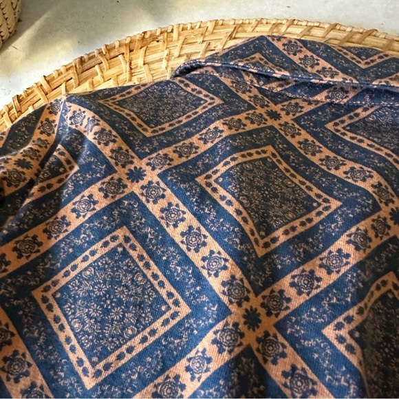 Kate Quinn Printed Button Down Utility Shirt Jacket - Picture 4 of 4